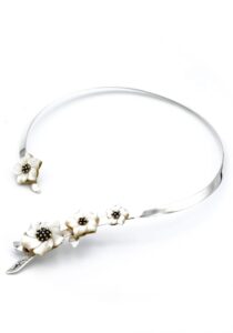 Alternative view of Design bloemen collier met parelmoer