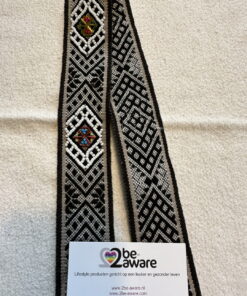 Hatband zwart met kralen.