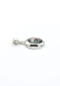Alternative view of Kleine zilveren hanger met abalone schelp