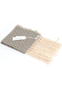 Alternative view of Luxe geometrische dubbelsjaal beige