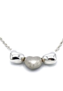 Luxe zilveren collier met drie hartjes