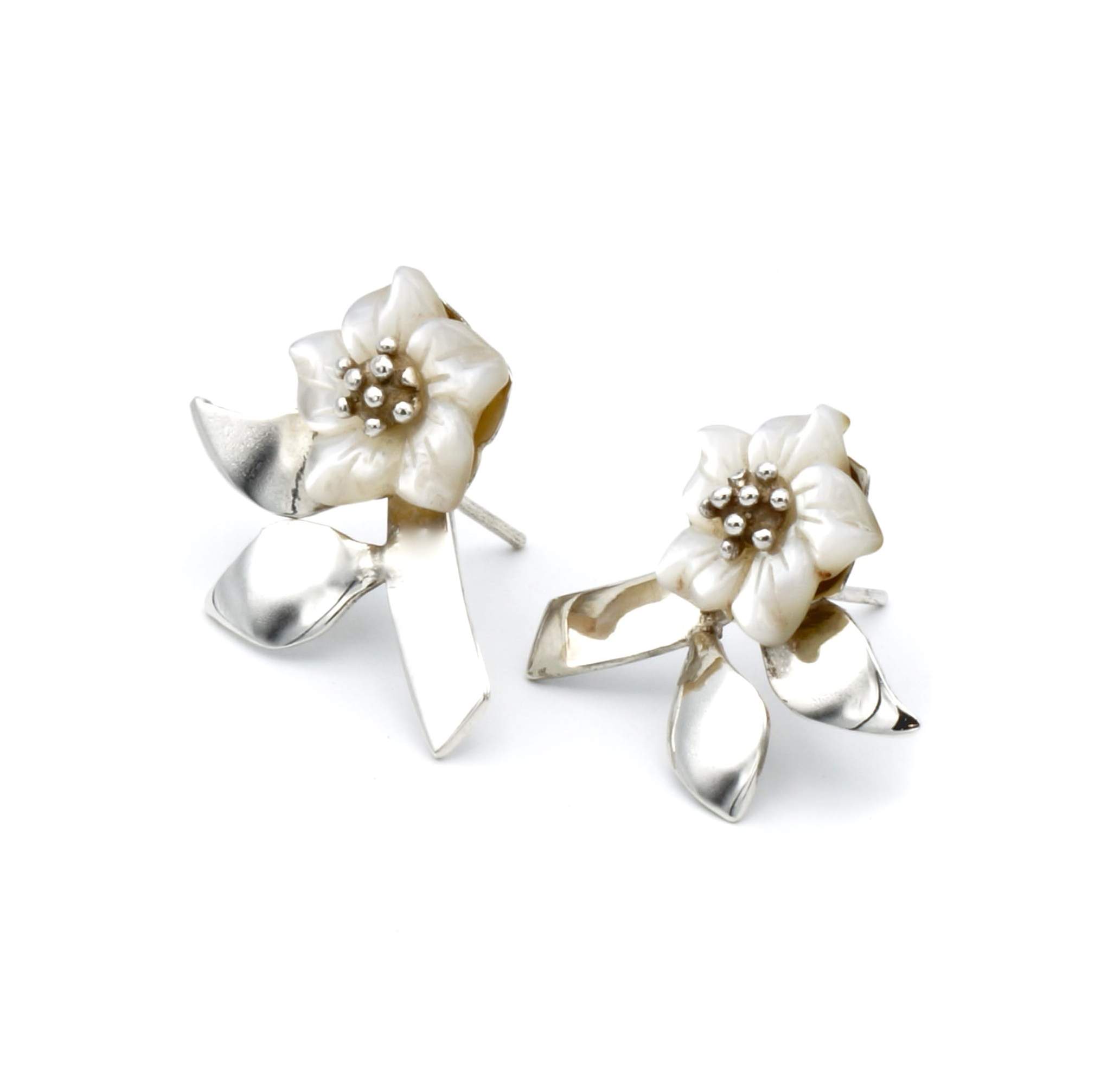 Luxe zilveren oorbellen parelmoer bloemen