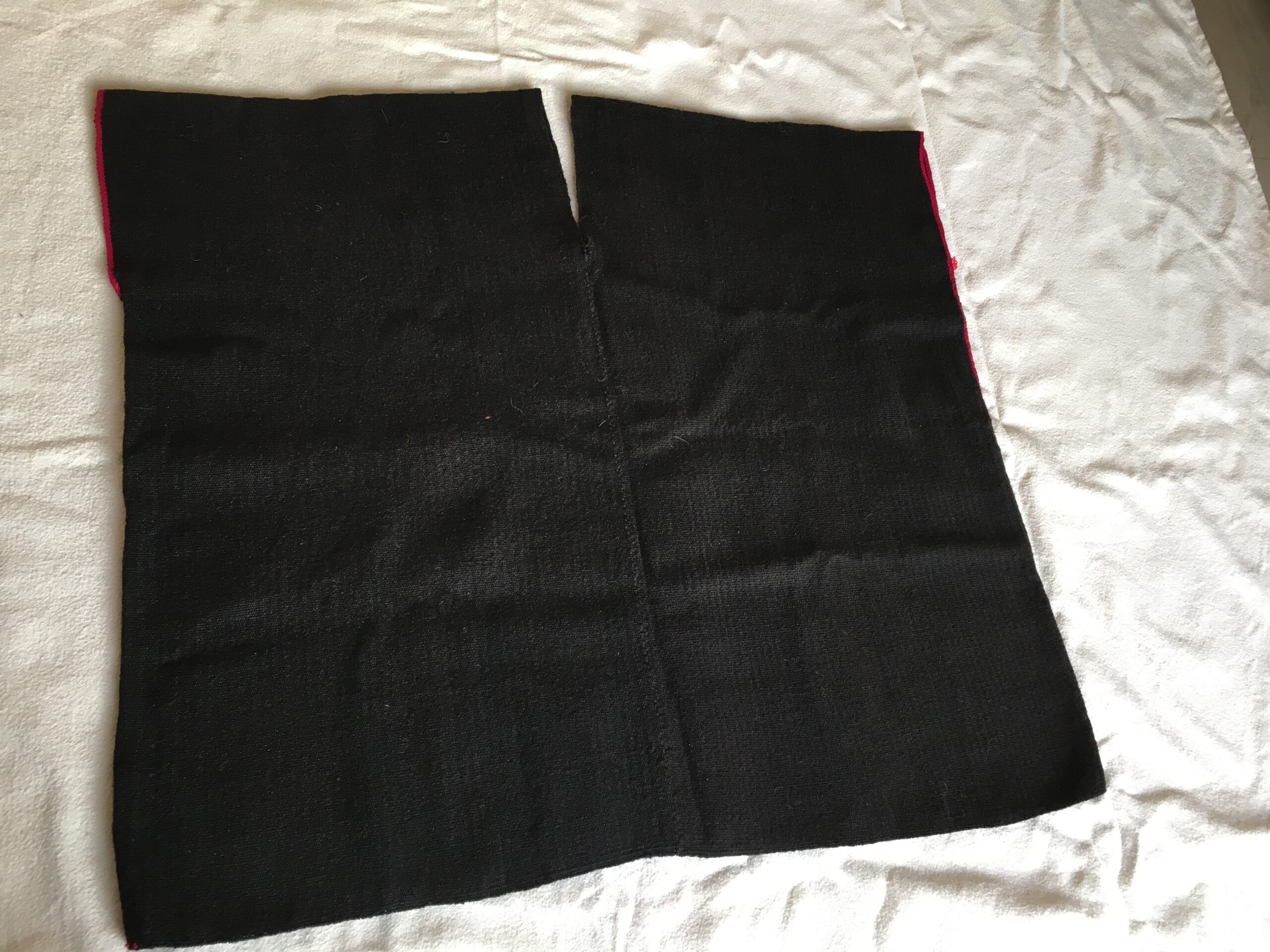 Q'ero Inner poncho zwart met roze Alpaca/ Schapenwol