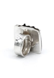 Alternative view of Ring met iriserende Andes steen