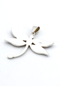 Alternative view of Tinti kaballu design hanger