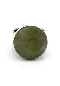 Alternative view of Zilveren ring met lichtgroene agaat