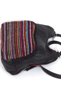 Zwarte tas met wollen details